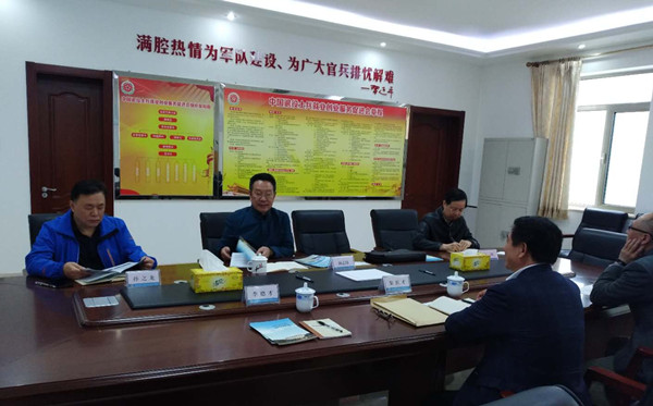 4.学校副院长兼高科技研究院常务副院长黎新才向中国退役士兵就业创业促进会杨志琦理事长(原中国人民解放军总参谋长助理,中将)汇报退役士兵职业教育筹备情况_副本.jpg 4.学校副院长兼高科技研究院常务副院长黎新才向中国退役士兵就业创业促进会杨志琦理事长(原中国人民解放军总参谋长助理,中将)汇报退役士兵职业教育筹备情况_副本.jpg