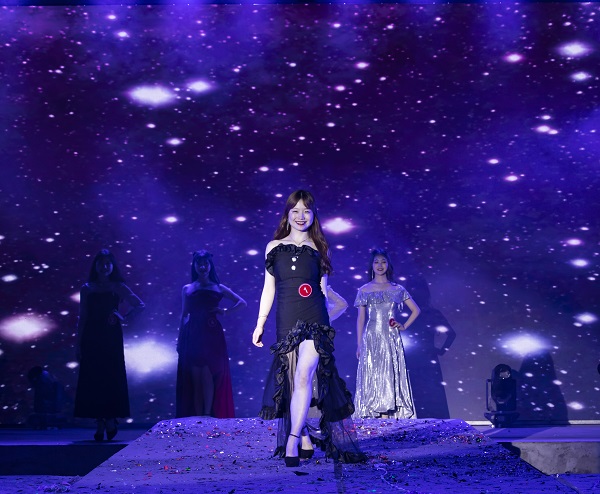 3选手亮相2.jpg 3选手亮相2.jpg