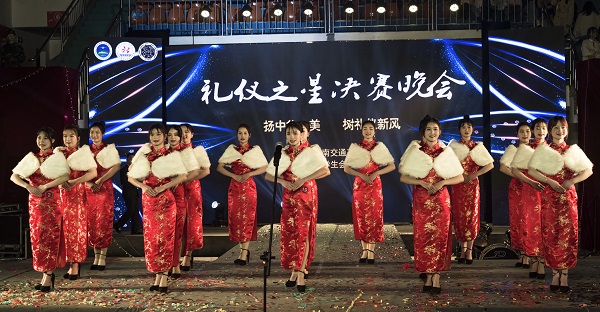 14自我介绍.jpg 14自我介绍.jpg