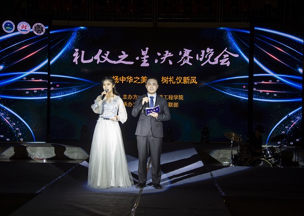 1主持人.jpg 1主持人.jpg