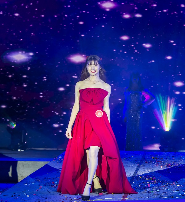 4选手亮相.jpg 4选手亮相.jpg