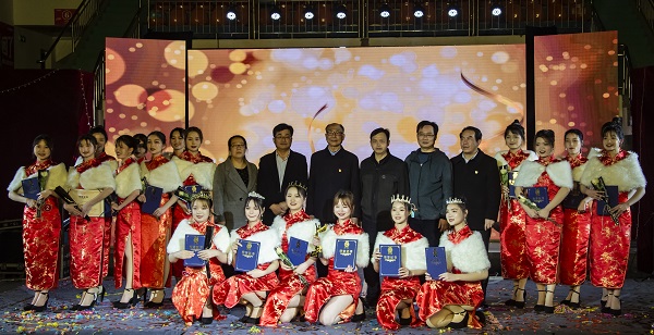 17合影留念.jpg 17合影留念.jpg