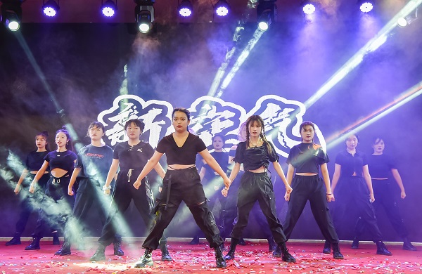 19街舞.jpg 19街舞.jpg