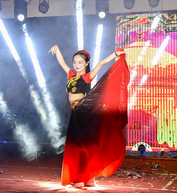 7民族舞.jpg 7民族舞.jpg