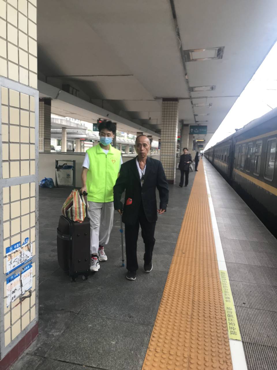 志愿服务照片2.jpg 志愿服务照片2.jpg