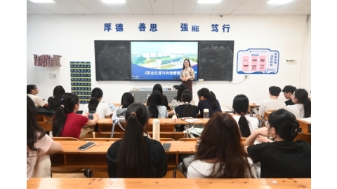 18新利在线登陆探索“双导双标”管理育人新模式